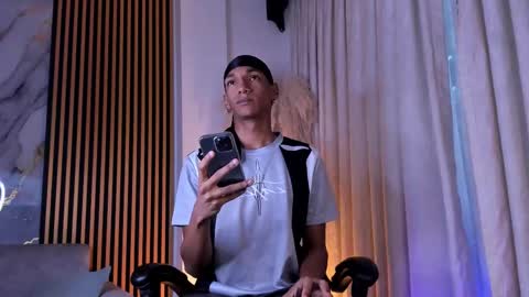 Snapshot of juliensaint_ chatting on March 13, 2026, 11:28 am Julien online show from March 13, 2026, 11:28 am