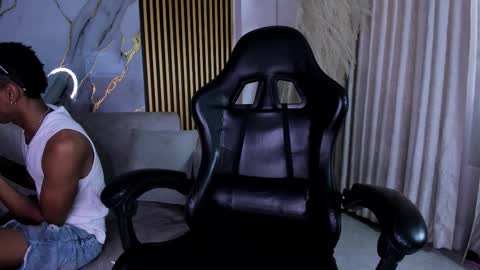 Snapshot of juliensaint_ chatting on March 21, 2026, 11:37 am Julien online show from March 21, 2026, 11:37 am