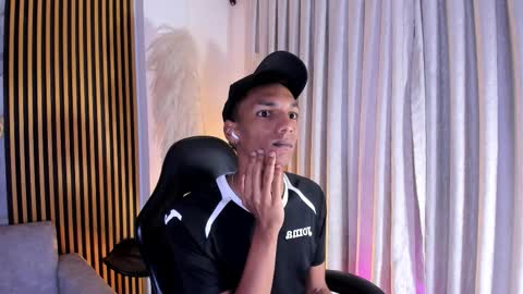 Snapshot of juliensaint_ chatting on March 22, 2026, 11:13 am Julien online show from March 22, 2026, 11:13 am