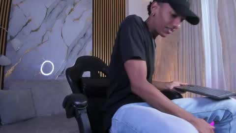 Snapshot of juliensaint_ chatting on March 23, 2026, 12:20 pm Julien online show from March 23, 2026, 12:20 pm