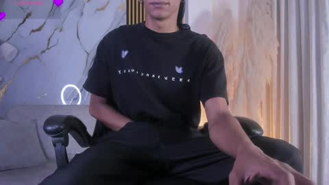 Snapshot of juliensaint_ chatting on March 24, 2026, 11:26 am Julien online show from March 24, 2026, 11:26 am