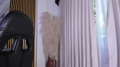 Snapshot of juliensaint_ chatting on April 4, 2026, 11:51 am Julien online show from April 4, 2026, 11:51 am