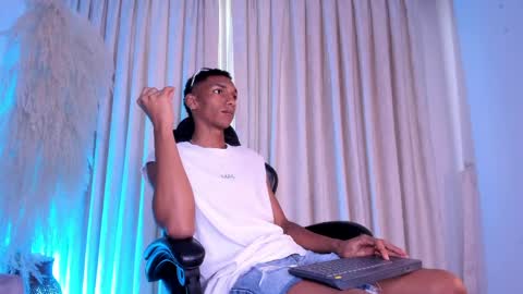 Snapshot of juliensaint_ chatting on April 12, 2026, 11:48 am Julien online show from April 12, 2026, 11:48 am