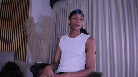 Snapshot of juliensaint_ chatting on April 15, 2026, 12:01 pm Julien online show from April 15, 2026, 12:01 pm