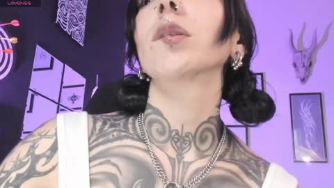 Snapshot of juliet_sourire chatting on May 4, 2026, 2:13 pm juliet_sourire online show from May 4, 2026, 2:13 pm