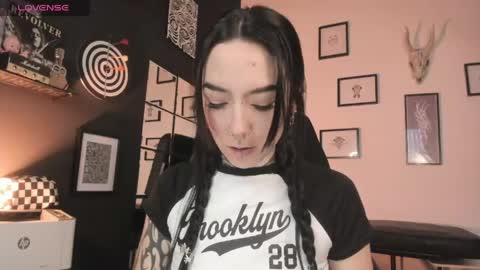 Snapshot of juliet_sourire chatting on June 1, 2026, 2:30 pm juliet_sourire online show from June 1, 2026, 2:30 pm