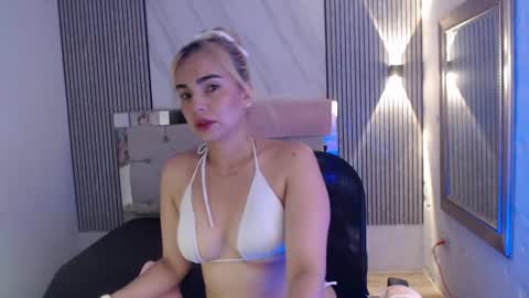 Snapshot of julieta__fox_ chatting on June 28, 2026, 7:20 pm julieta__fox_ online show from June 28, 2026, 7:20 pm