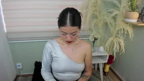 Snapshot of julieta_evans_1 chatting on November 13, 2025, 10:19 pm Julieta online show from November 13, 2025, 10:19 pm