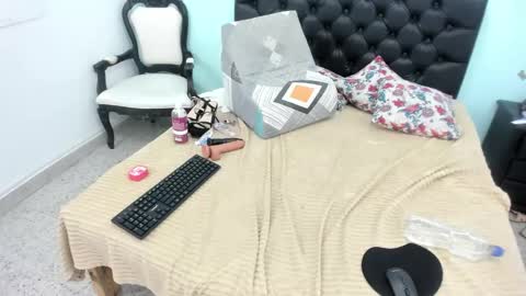 Snapshot of julieth_allen chatting on October 16, 2025, 12:44 am julieth_allen online show from October 16, 2025, 12:44 am