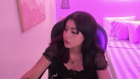 Snapshot of julieth_brown_ chatting on February 19, 2026, 7:43 pm Julieth online show from February 19, 2026, 7:43 pm