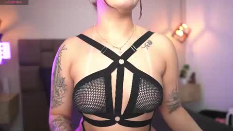 julieth_rojas online show from June 19, 2026, 4:06 am