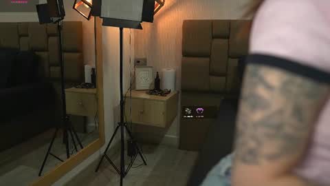 julieth_rojas online show from July 25, 2026, 4:21 am