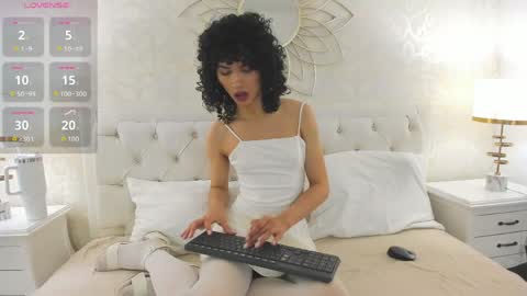 julietta    online show from May 14, 2026, 12:45 pm
