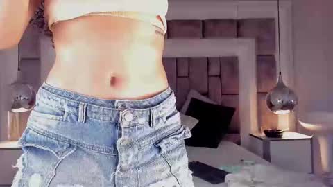 Hi guys It is a pleasure to have you here I am Julieta  online show from December 22, 2025, 12:24 pm