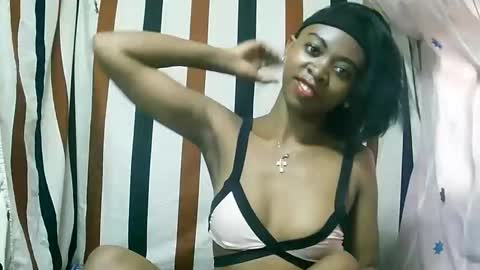 juliette9794 online show from November 10, 2025, 8:35 am