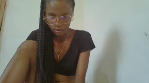 juliexexy online show from February 6, 2025, 10:04 am