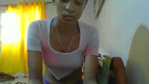 juliexexy online show from February 17, 2025, 1:53 pm