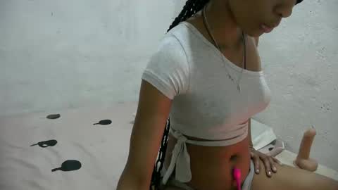 juliexexy online show from September 24, 2025, 6:11 pm