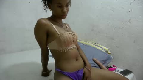 juliexexy online show from October 23, 2025, 3:44 pm