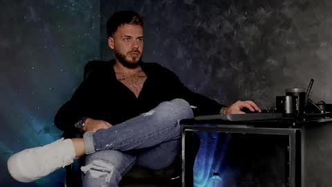 JULiUS   online show from November 15, 2025, 8:27 pm