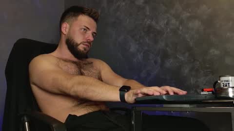 JULiUS   online show from December 4, 2025, 8:39 pm