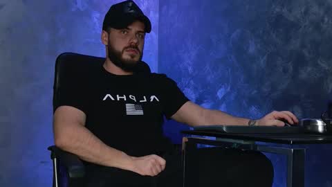 JULiUS   online show from December 14, 2025, 7:29 pm