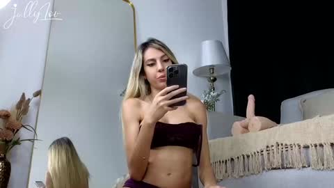 Snapshot of jully_lov chatting on December 2, 2024, 9:39 pm Jully Lov  online show from December 2, 2024, 9:39 pm