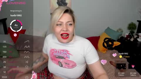 Jully online show from February 17, 2025, 3:09 pm