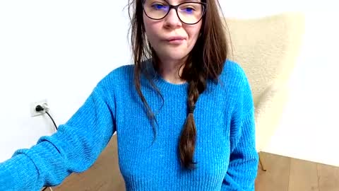 Jully online show from February 2, 2025, 4:11 pm