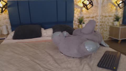 Julietha  online show from December 13, 2024, 11:39 pm