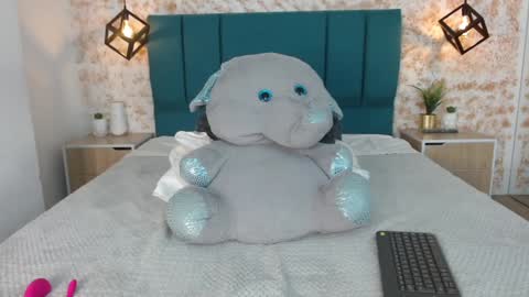 Julietha  online show from January 11, 2025, 11:35 pm