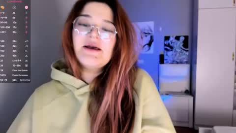 Snapshot of july_slowdive chatting on December 3, 2024, 3:11 pm Julie online show from December 3, 2024, 3:11 pm