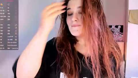 Snapshot of july_slowdive chatting on December 10, 2024, 11:43 am Julie online show from December 10, 2024, 11:43 am