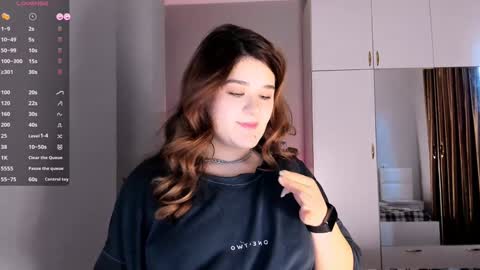 Snapshot of july_slowdive chatting on January 27, 2025, 12:48 pm Julie online show from January 27, 2025, 12:48 pm