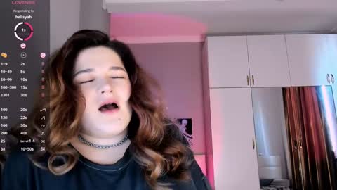 Snapshot of july_slowdive chatting on January 28, 2025, 11:17 am Julie online show from January 28, 2025, 11:17 am