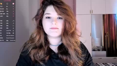 Snapshot of july_slowdive chatting on January 31, 2025, 11:46 am Julie online show from January 31, 2025, 11:46 am