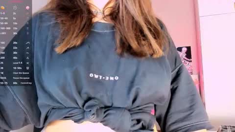 Snapshot of july_slowdive chatting on February 10, 2025, 6:42 am Julie online show from February 10, 2025, 6:42 am