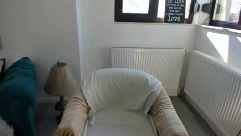 Julya online show from November 3, 2025, 8:37 am