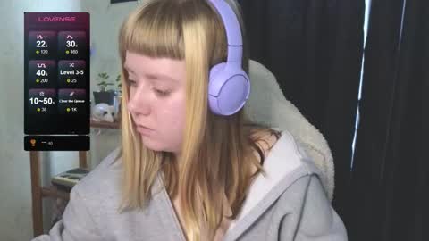 Snapshot of june_shy0 chatting on September 26, 2025, 7:45 am June online show from September 26, 2025, 7:45 am