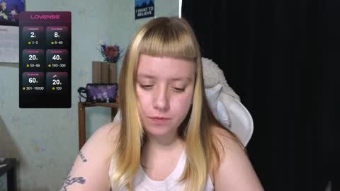 Snapshot of june_shy0 chatting on October 24, 2025, 10:44 am June online show from October 24, 2025, 10:44 am