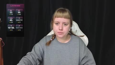 Snapshot of june_shy0 chatting on December 3, 2025, 8:00 am June online show from December 3, 2025, 8:00 am