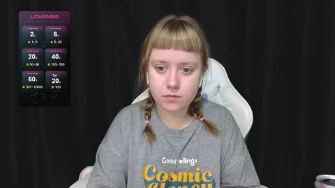 Snapshot of june_shy0 chatting on December 5, 2025, 8:01 am June online show from December 5, 2025, 8:01 am