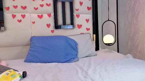 Snapshot of junecollins chatting on February 14, 2026, 9:33 pm junecollins online show from February 14, 2026, 9:33 pm