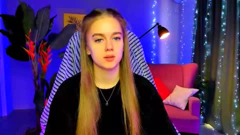 junewoods online show from February 5, 2026, 7:13 am