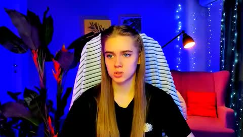 junewoods online show from February 25, 2026, 7:40 am