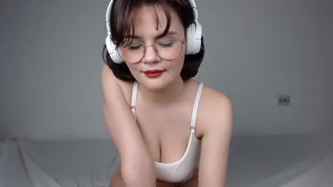 Snapshot of junnewers chatting on February 3, 2025, 6:28 pm JunneWers online show from February 3, 2025, 6:28 pm