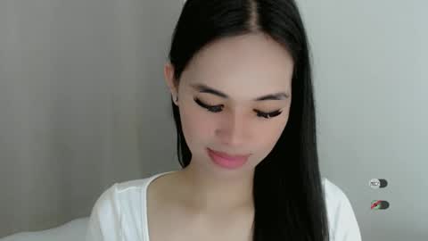 Julia online show from January 13, 2025, 2:32 pm