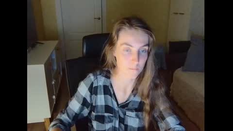 Snapshot of just_be_here chatting on September 9, 2025, 8:30 pm Dary online show from September 9, 2025, 8:30 pm