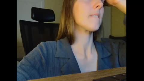 Snapshot of just_be_here chatting on September 24, 2025, 8:12 pm Dary online show from September 24, 2025, 8:12 pm