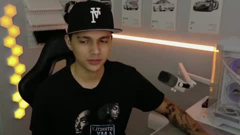 Snapshot of justagamerxxx chatting on July 7, 2026, 1:37 pm Rhys online show from July 7, 2026, 1:37 pm